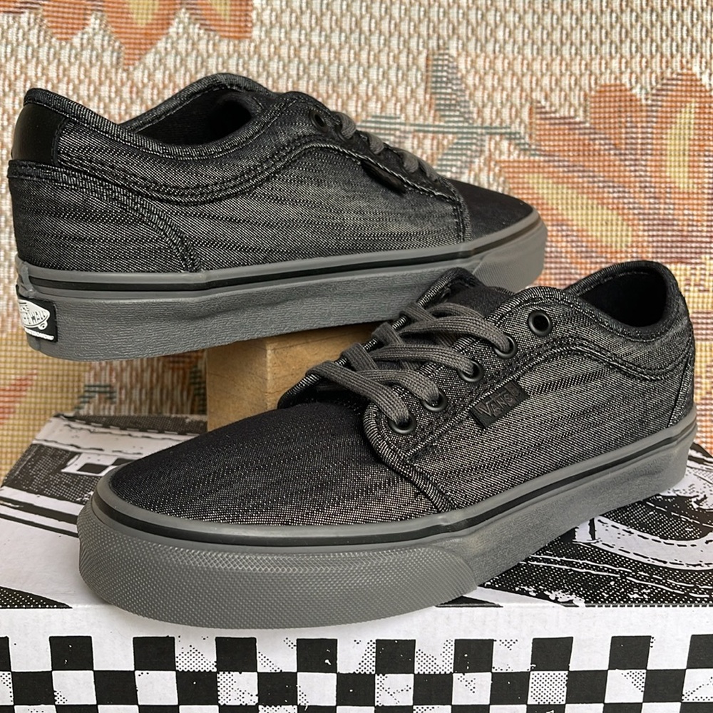 Vans WMNS Skate Chukka Low
Black/Grey/Denim
VN0A4BX45BR
Sneakers